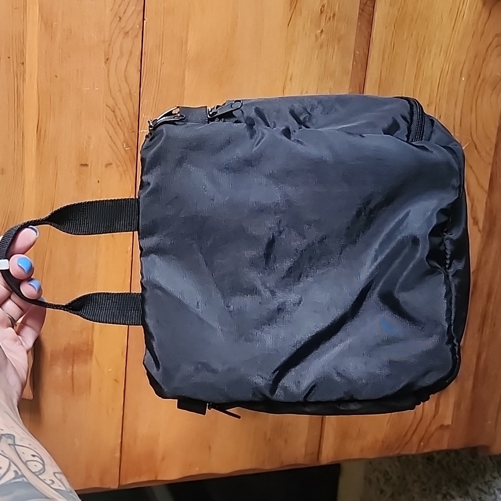 EUC Venture4th: Travel Hanging Toiletry Bag, black nylon, unisex - Picture 8 of 11